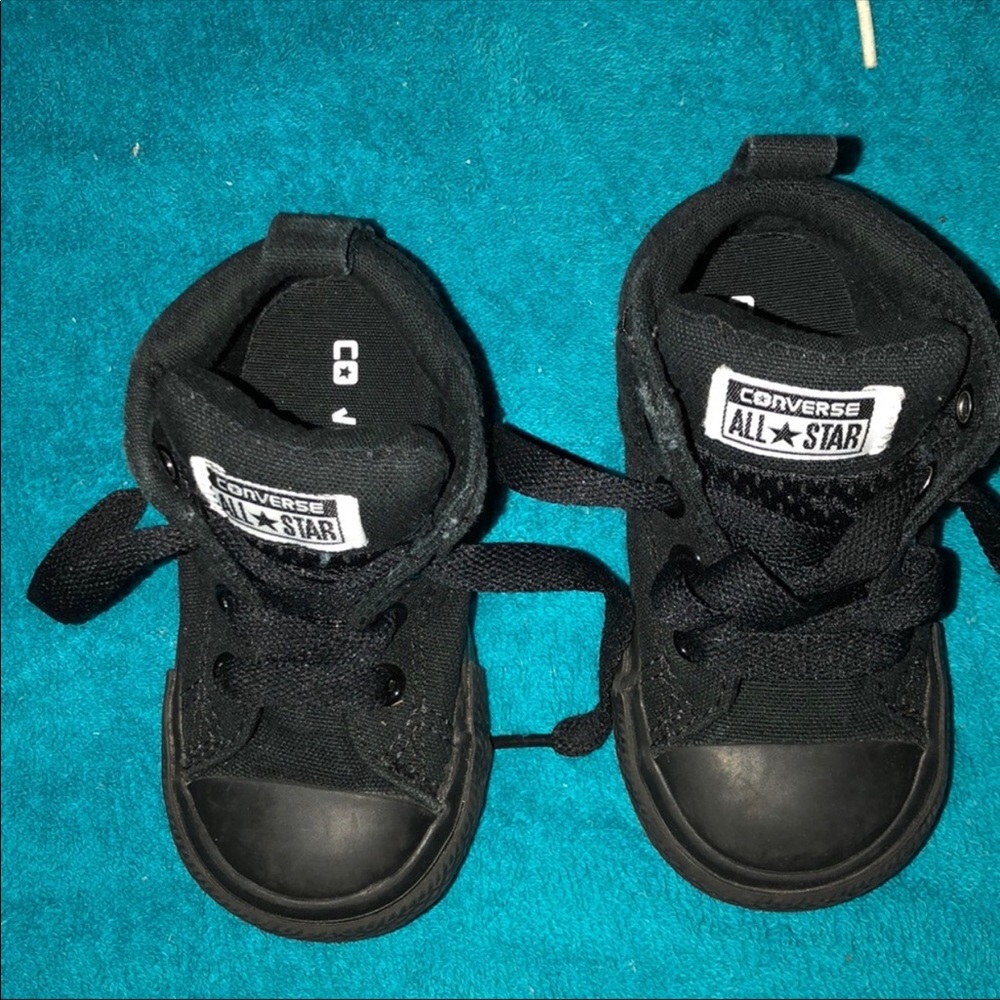 Size 5 chuck Taylor’s